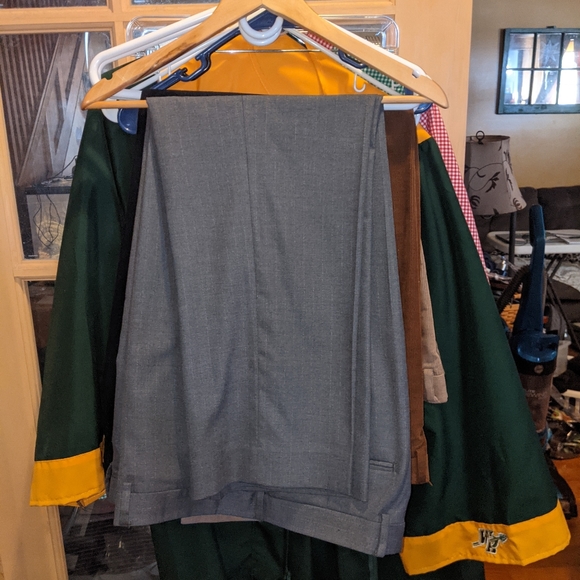 EUC Banana Republic FS Suit 42S 35x30 standard fit - Picture 11 of 15